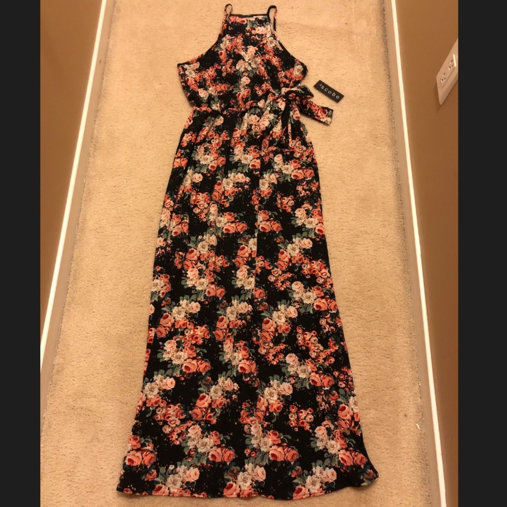 Beautiful floral maxi dress! Size: XL 😍❤️